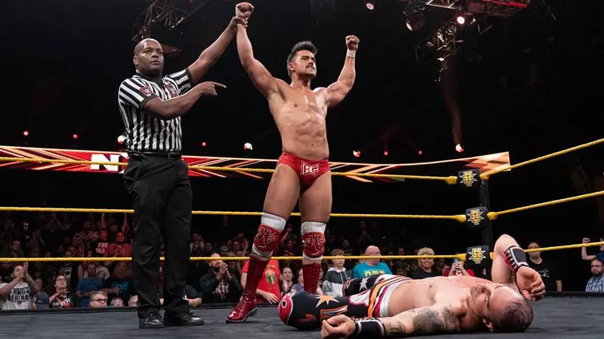 Ángel Garza festeja el triunfo sobre Joaquin Wilde | WWE.COM