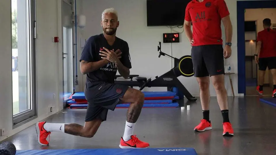 Paris Saint Germain aseguró que no ha recibido ofertas por Neymar