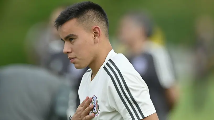 Carlos Rodríguez no se salva de novatada en el Tri