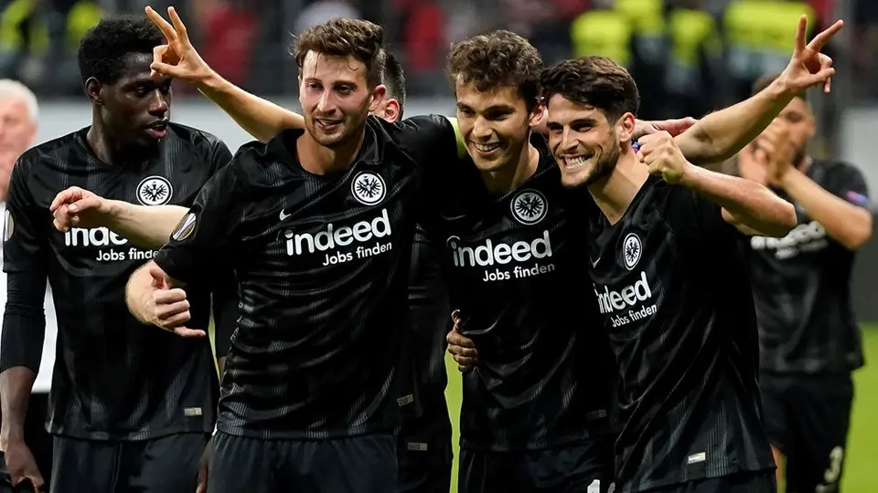 Frankfurt se suma a la fiebre 'ontas' para trollear a Benfica