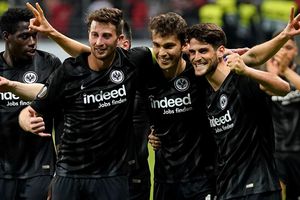 Frankfurt se suma a la fiebre 'ontas' para trollear a Benfica