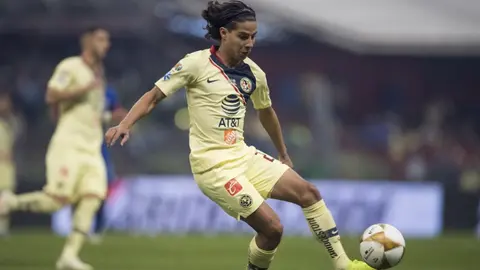 Santiago Baños desea que Lainez permanezca en América
