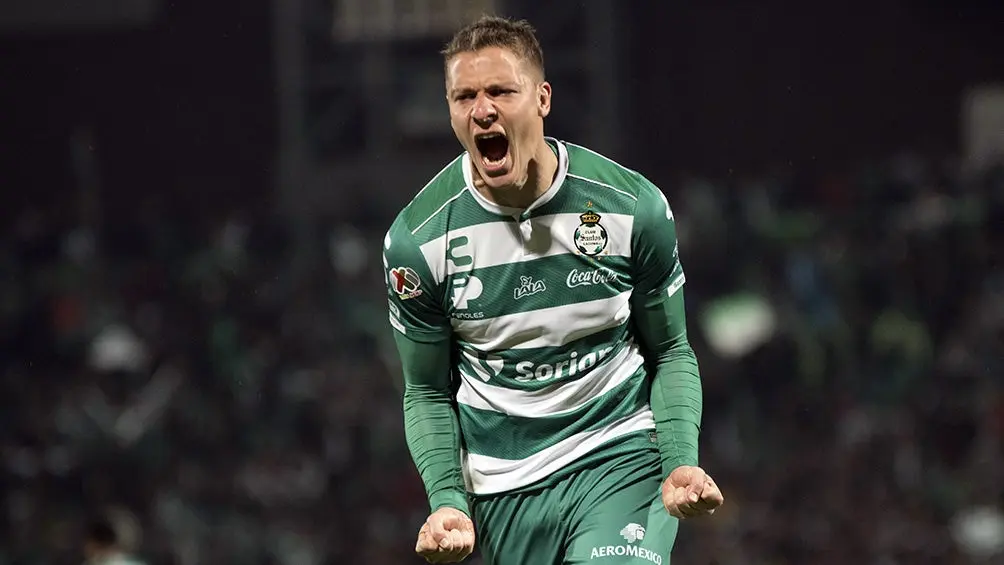 Julio Furch celebra un gol con Santos Laguna | MEXSPORT