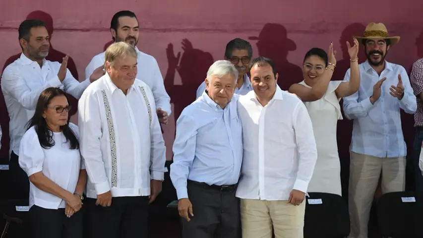 Blanco se toma foto con Andrés Manuel López Obrador | TWITTER @cuauhtemocb10