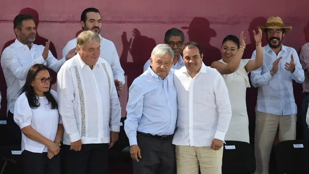 Blanco se toma foto con Andrés Manuel López Obrador | TWITTER @cuauhtemocb10
