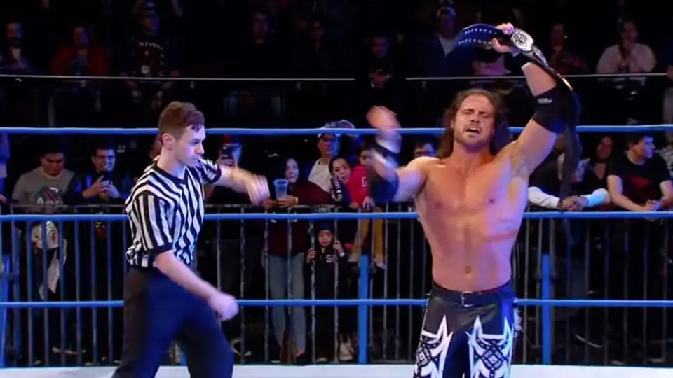 Johnny Impact retiene el campeonato Mundial en fatal de cuatro esquinas