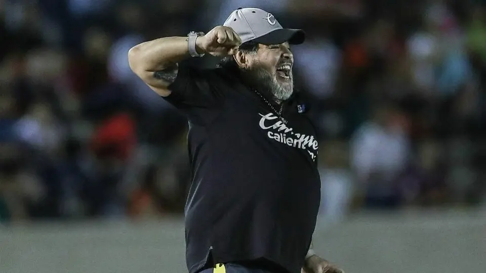 Pdte. de Gimnasia aseguró que sólo faltan detalles para que Maradona sea su DT
