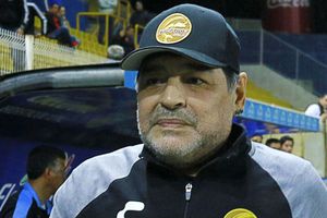 Exnovia de Maradona revela que otra mujer le mandaba mensajes sexuales