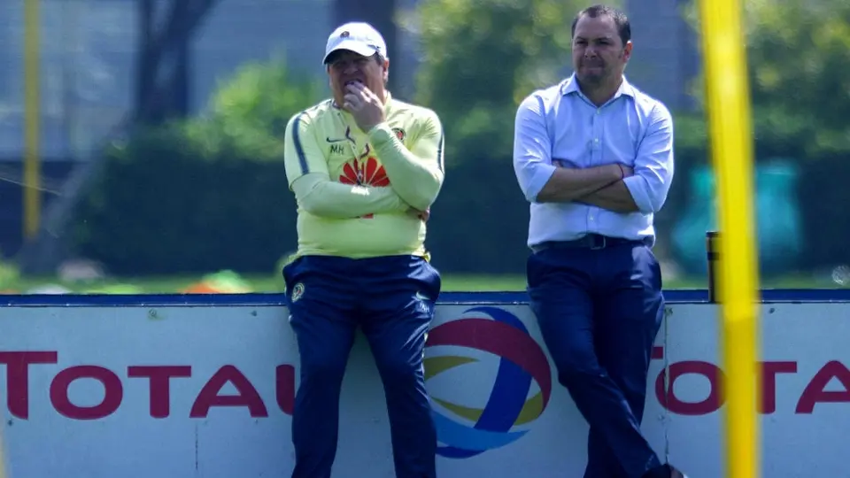 Miguel Herrera revela que a Santiago Baños le prometieron ser técnico del América