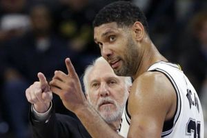 Tim Duncan regresó a los Spurs como asistente del entrenador, Gregg Popovich