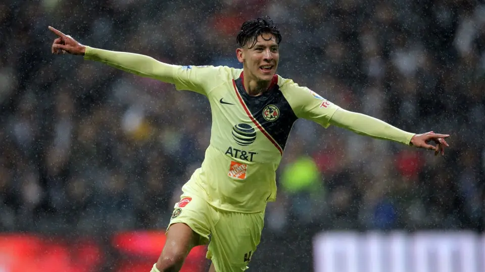 Ajax buscaría a Edson Álvarez como reemplazo de Mattihjs de Ligt