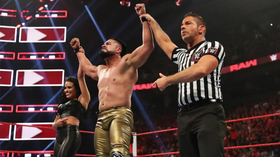 Andrade derrotó a Rey Mysterio en dos caídas al hilo en el Monday Night RAW