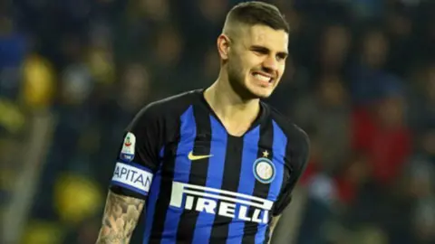Icardi, criticado por afición del Inter por compartir sus desnudos con Wanda Nara