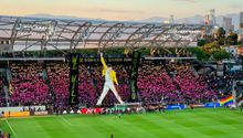 LAFC se unió a los festejos del Pride Night con homenaje a Freddie Mercury