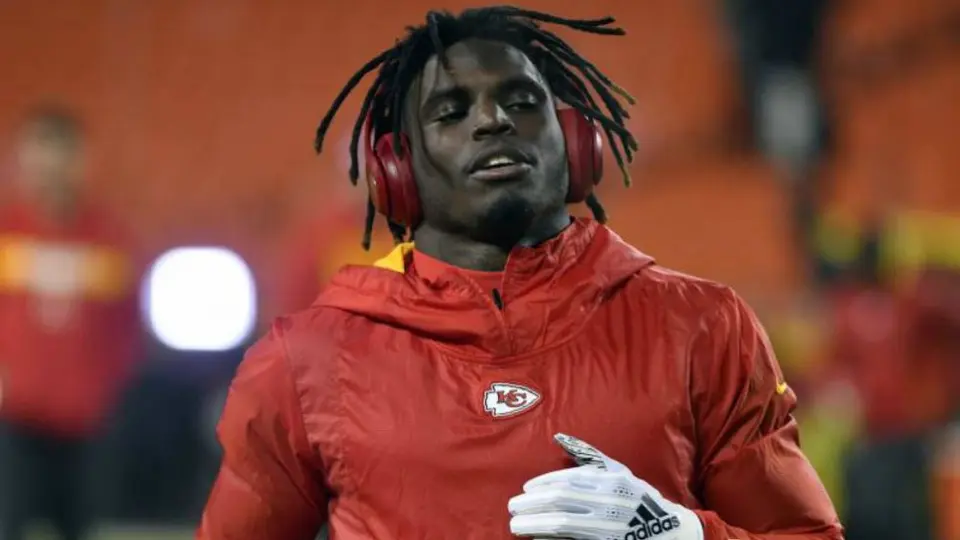 Tyreek Hill jugará con Chiefs tras no recibir sanción por violencia intrafamiliar