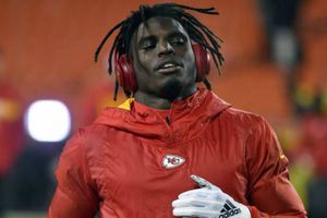 Tyreek Hill jugará con Chiefs tras no recibir sanción por violencia intrafamiliar