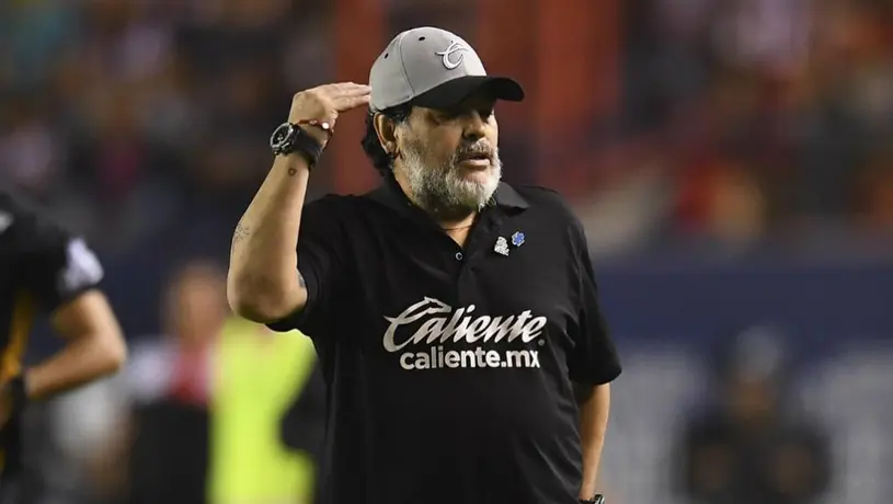 Maradona pide no ir a ver su película porque no le gustó el título