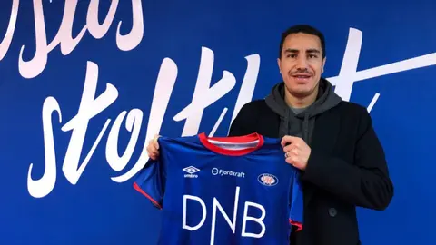 Equipo noruego hace oficial el fichaje de Efraín Juárez
