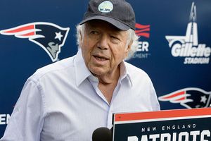 Dueño de Patriots pagó por sexo previo a Final de AFC, revela policía