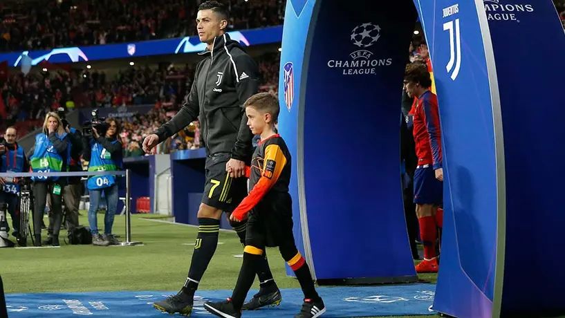 Niño conmueve por su reacción al conocer a Cristiano