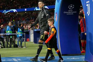 Niño conmueve por su reacción al conocer a Cristiano