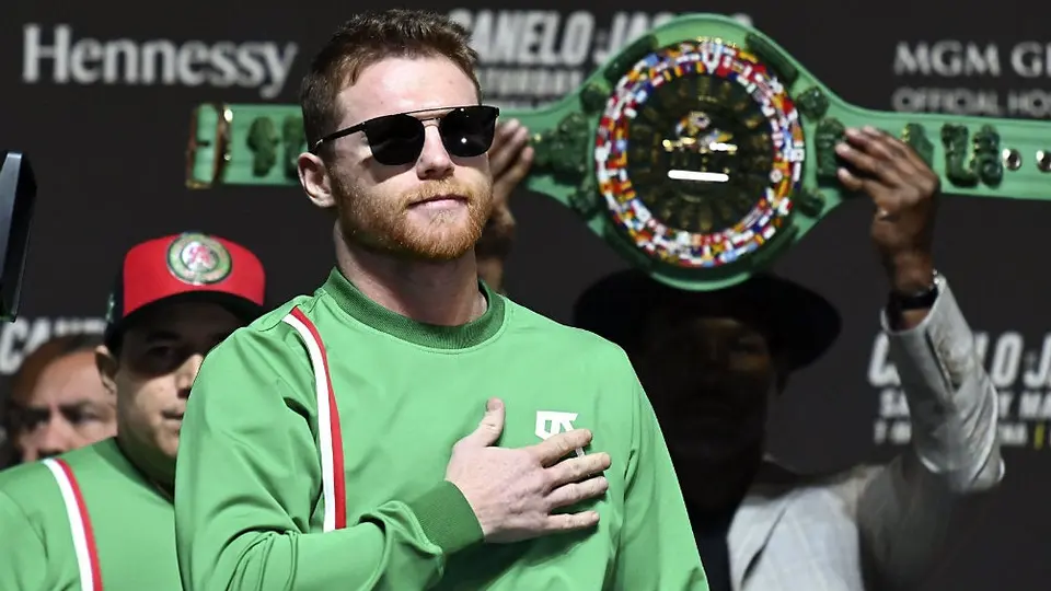 Canelo Álvarez, despojado de su título mundial por la FIB