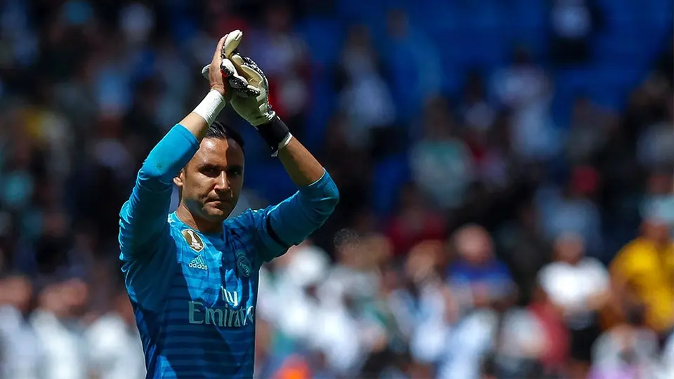 Afición del Real Madrid homenajea a Keylor Navas en el Santiago Bernabéu
