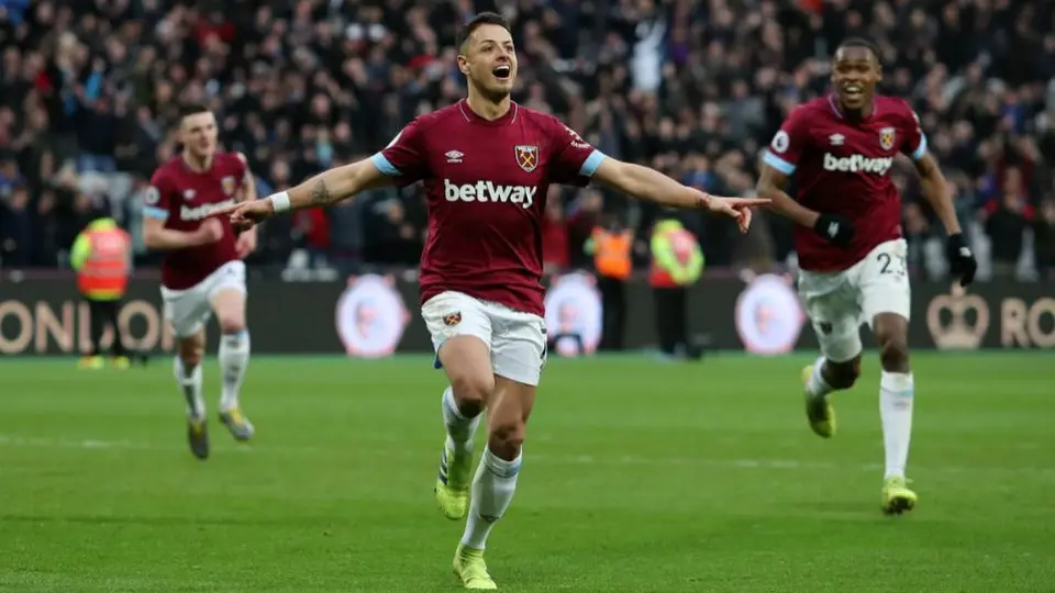 Chicharito revela que será padre de un niño