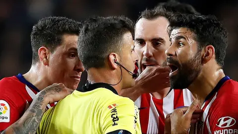 Revelan la razón por la que el árbitro expulsó a Diego Costa