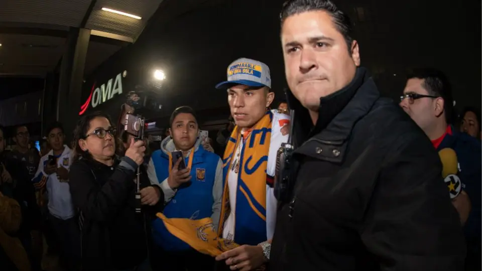 Salcedo firma contrato y es oficialmente jugador de Tigres