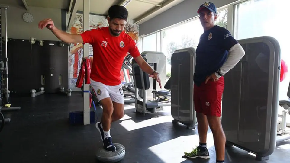 Oribe Peralta realiza su primer entrenamiento con Chivas