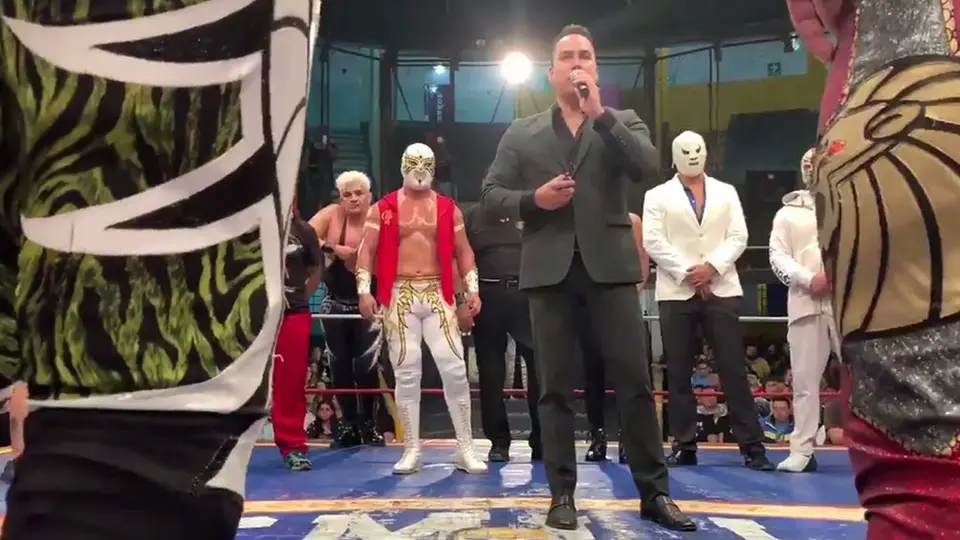 Arena Coliseo ofrece minuto de aplausos en memoria de Silver King