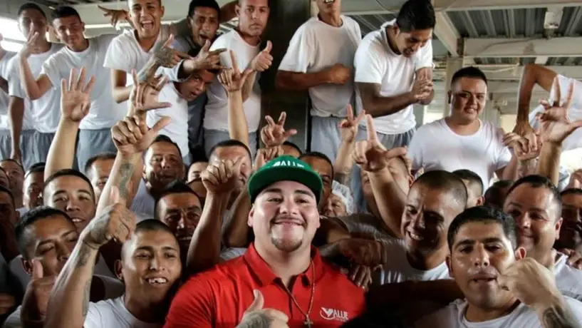 Andy Ruiz visitó prisión del Topo Chico y transmitió esperanza a los presos