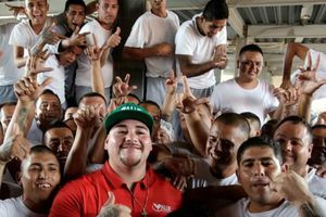 Andy Ruiz visitó prisión del Topo Chico y transmitió esperanza a los presos