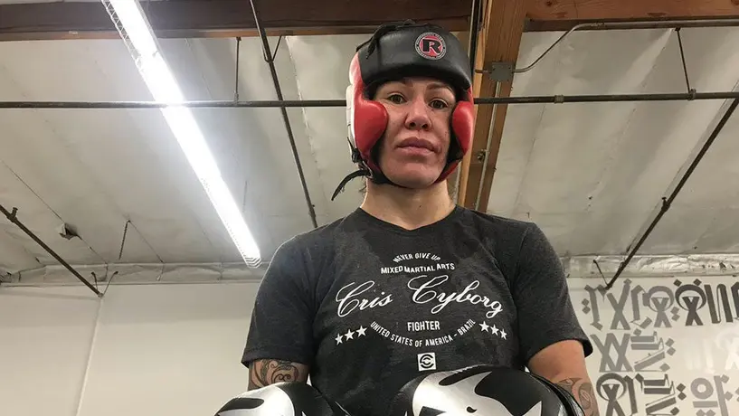 'Sería un desafío para mí': Cris Cyborg sobre ser luchadora profesional