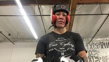 'Sería un desafío para mí': Cris Cyborg sobre ser luchadora profesional