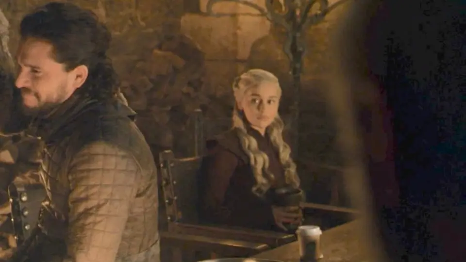 Game Of Thrones toma con humor escena con vaso de café