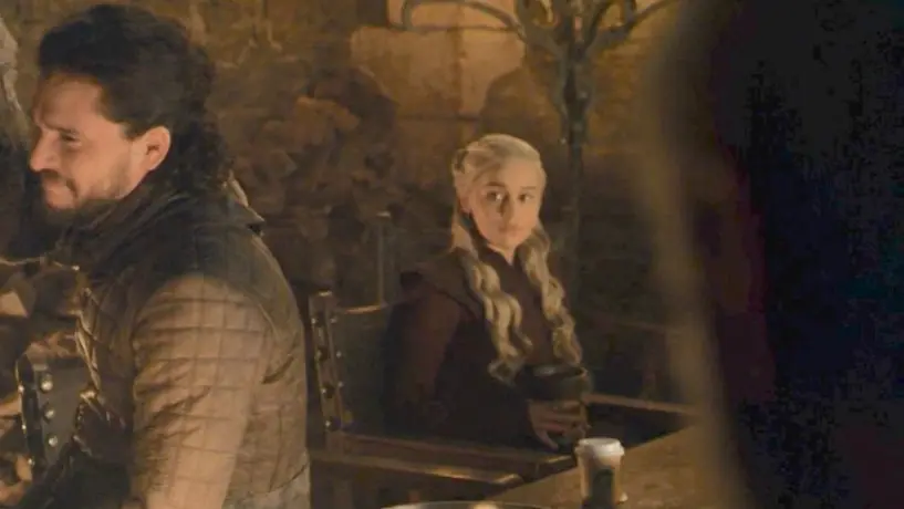 Game Of Thrones toma con humor escena con vaso de café