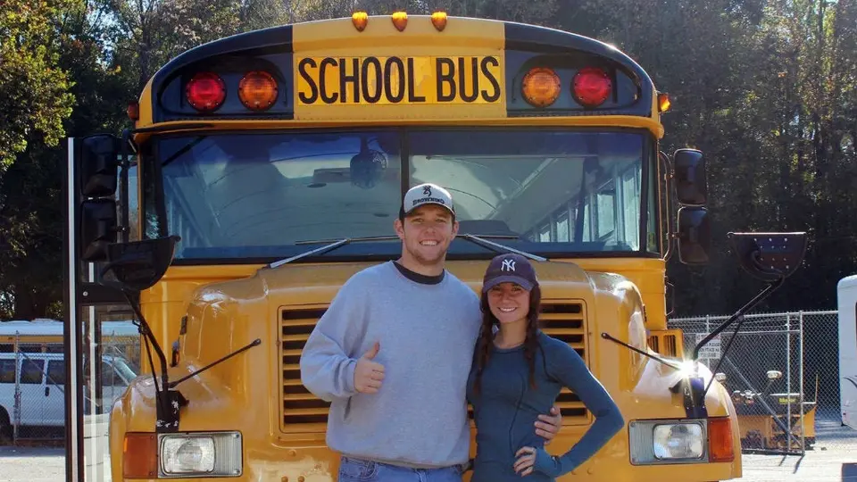 Lanzador de los Tampa Bay Rays adquiere autobús escolar para vivir