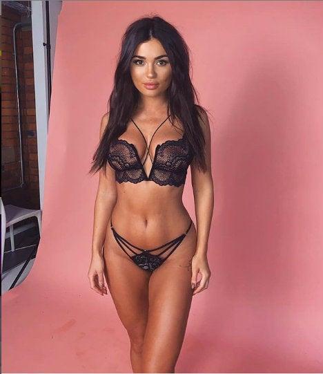 India Reynolds, británica con curvas de ensueño