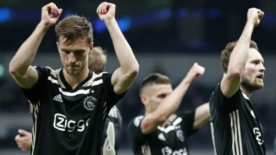Ajax presenta nuevo jersey tras eliminación de Champions League