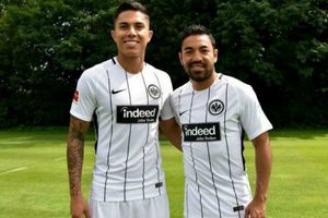 Eintracht recordó a Carlos Salcedo y Marco Fabián en el Día Internacional de la Amistad