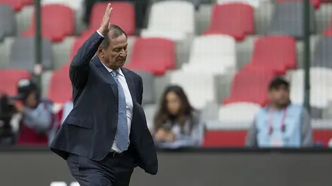 Enrique Meza sobre adeudos: 'No sé nada, sería una falta de respeto contestar'