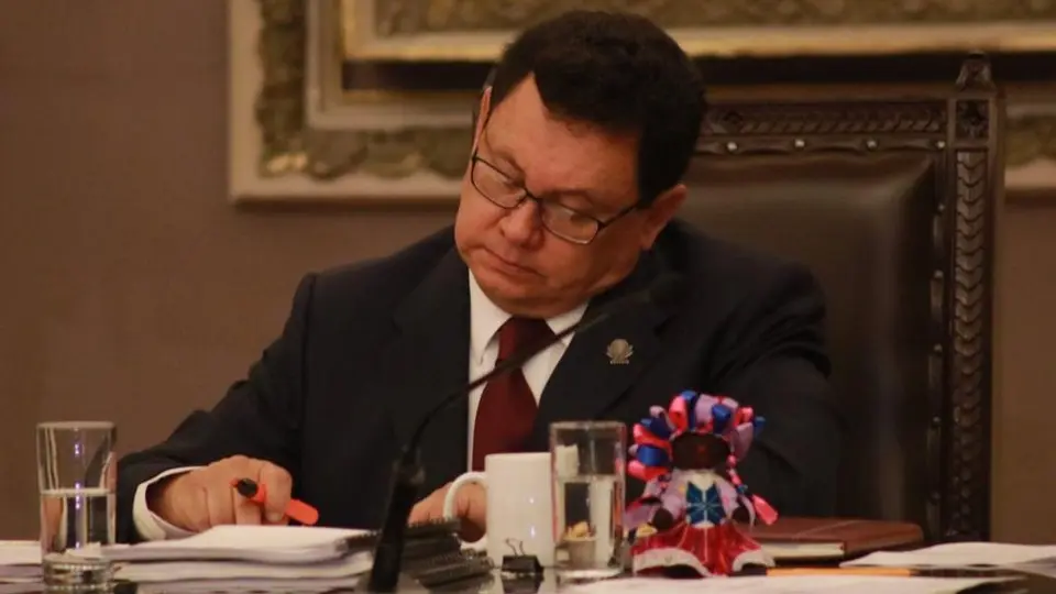 Morena expulsa a diputado que emitió comentarios misóginos