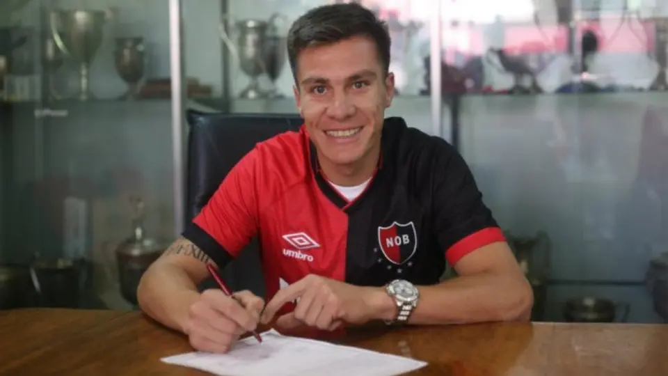 Cristian Insaurralde firma contrato con Newell's Old Boys