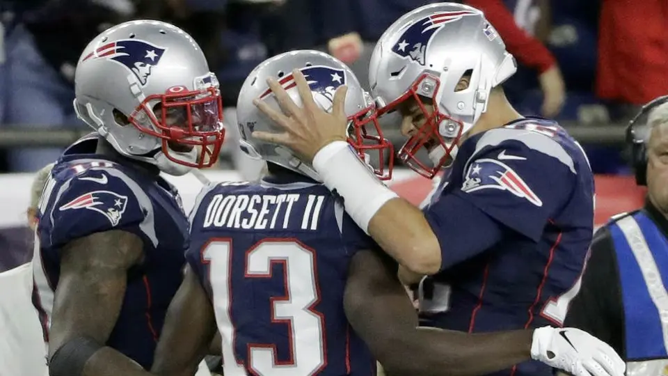 Patriots inició la defensa de su título con paliza sobre Steelers