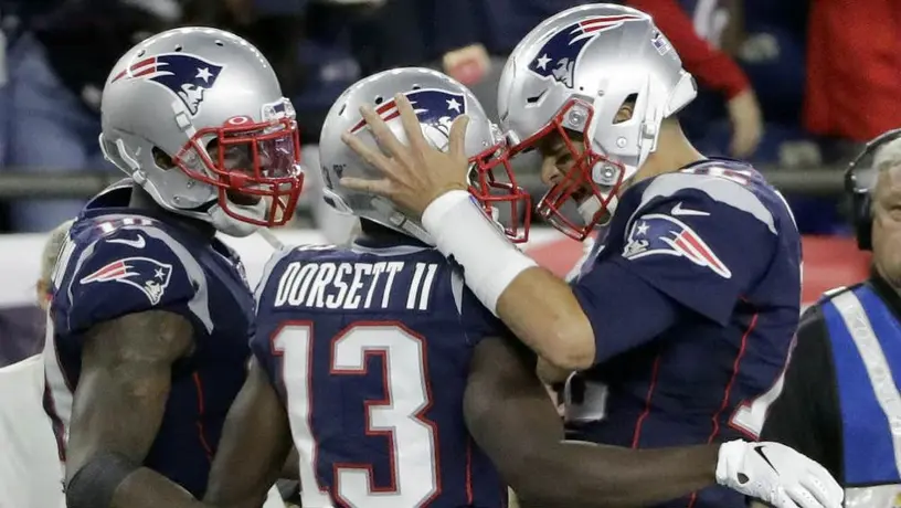 Patriots inició la defensa de su título con paliza sobre Steelers