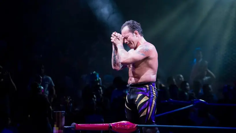 Metálico se retira de la Lucha Libre al perder contra Virus en el Juicio Final