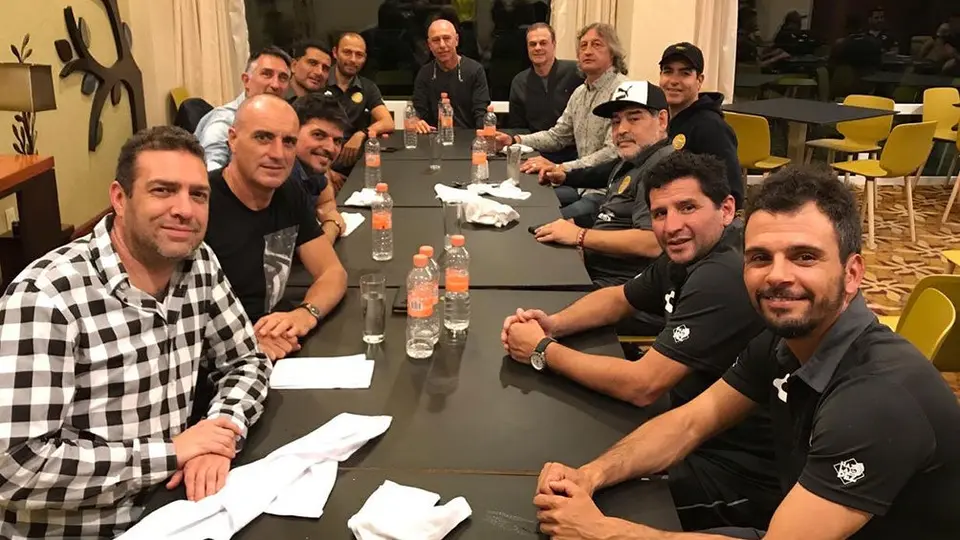 Cuerpo técnico del Tri visita a Dorados y Maradona