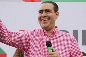 Alcalde intimida a mujer en su casa por comentario en Facebook